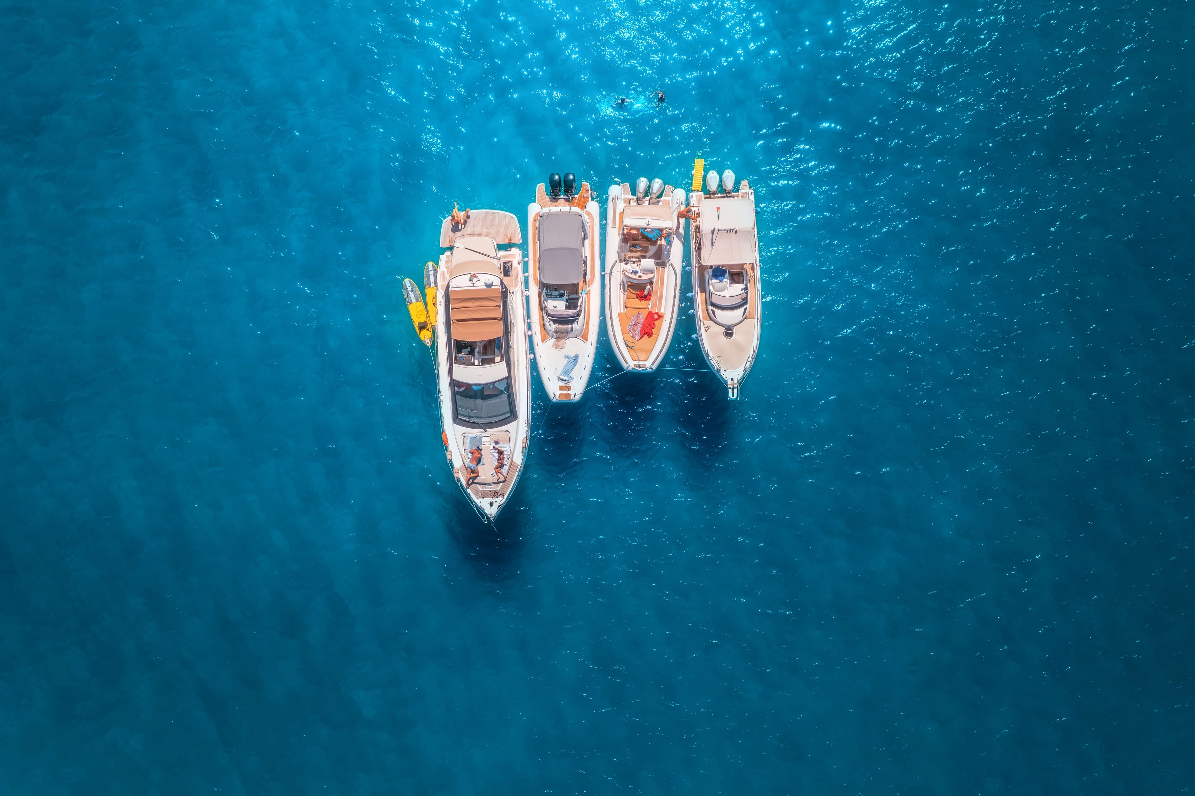 How much does it cost to charter a yacht?