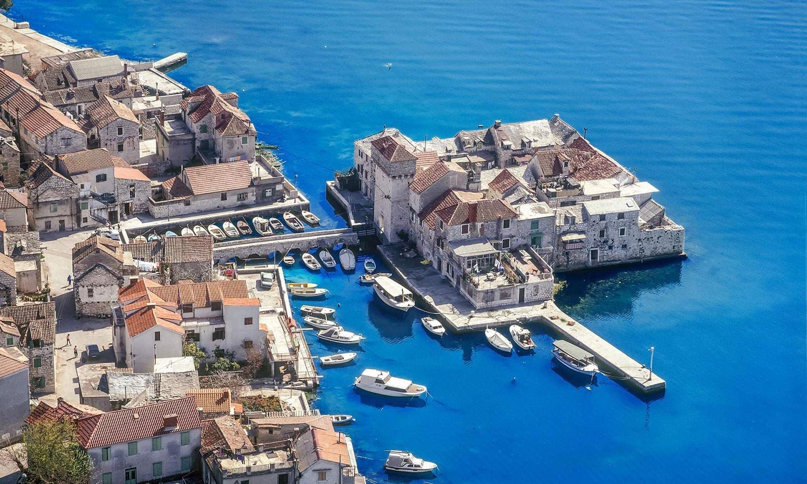 Kaštel Gomilica port — Croatia