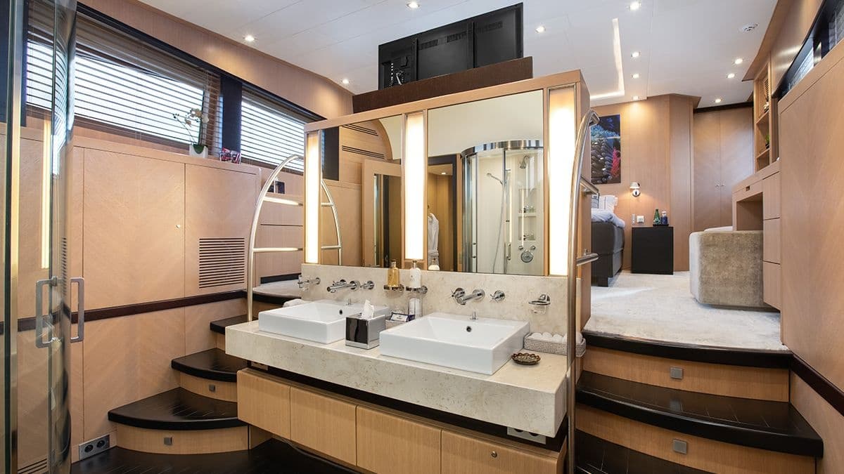 Ycm 120 cabin