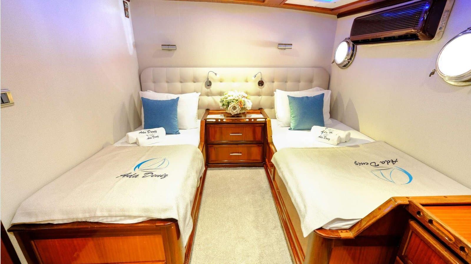 Ada Deniz interior