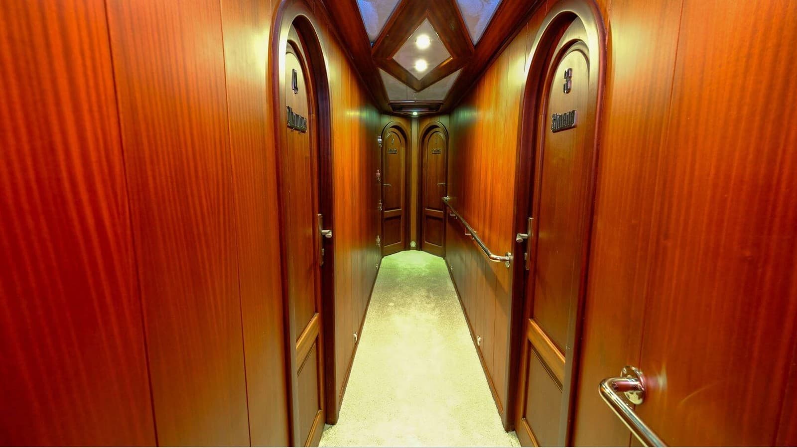 Ada Deniz interior