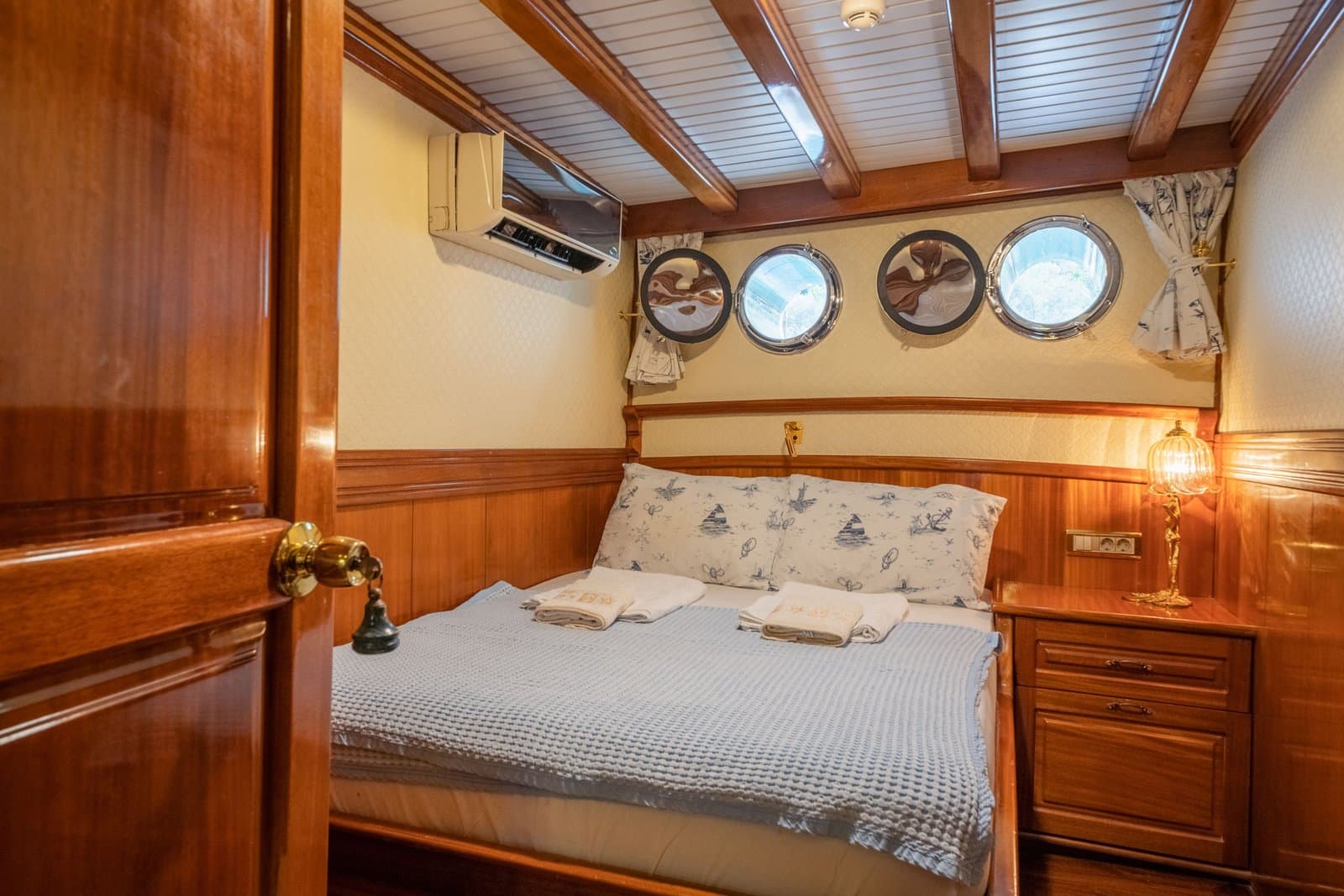Admiral interior