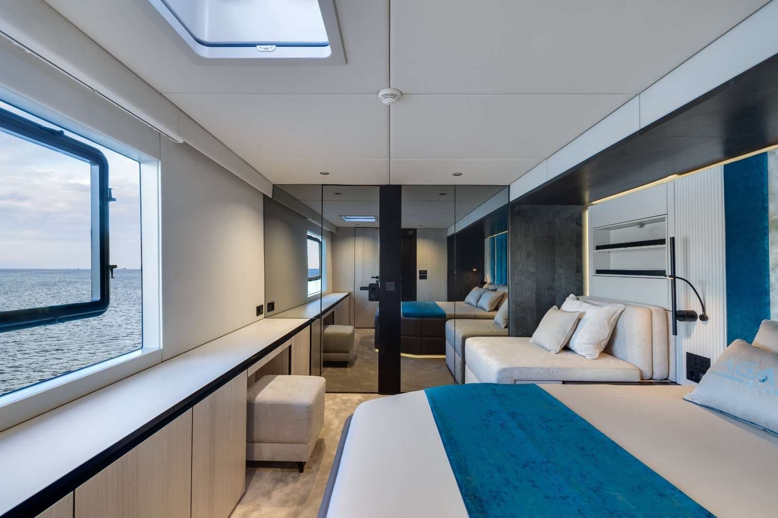 Agata Blu dining