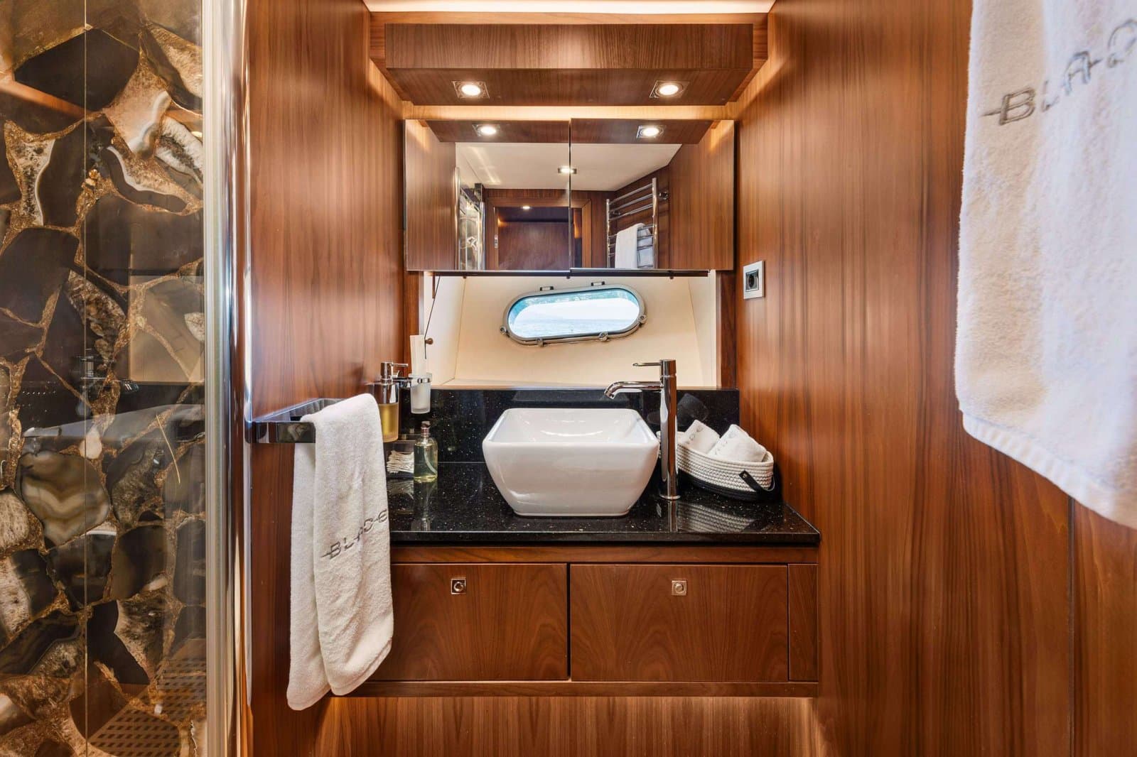 Blade 6 interior