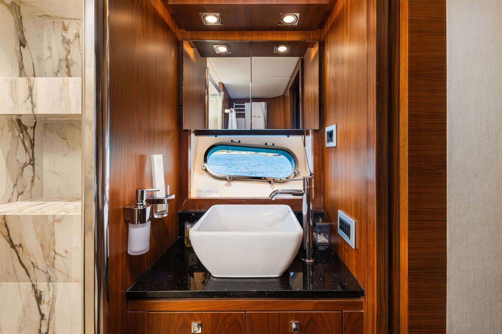 Blade 6 cabin