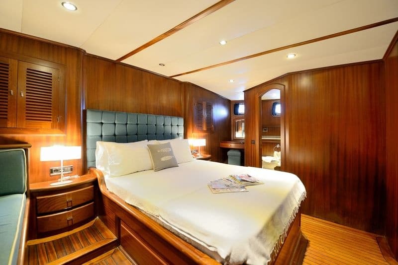 Capricorn 1 cabin