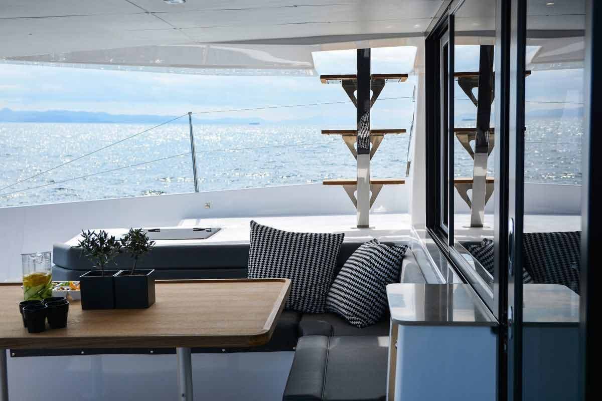 Dufour 48 dining