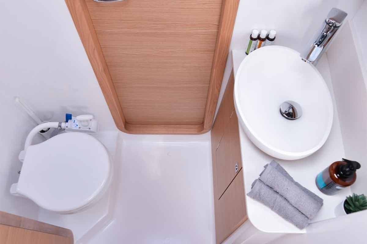 Dufour 48 cabin