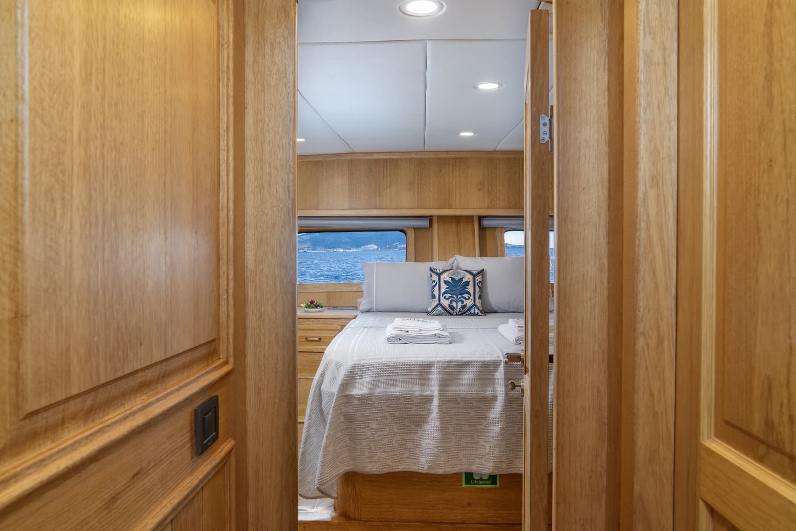 Eagle Eyes interior