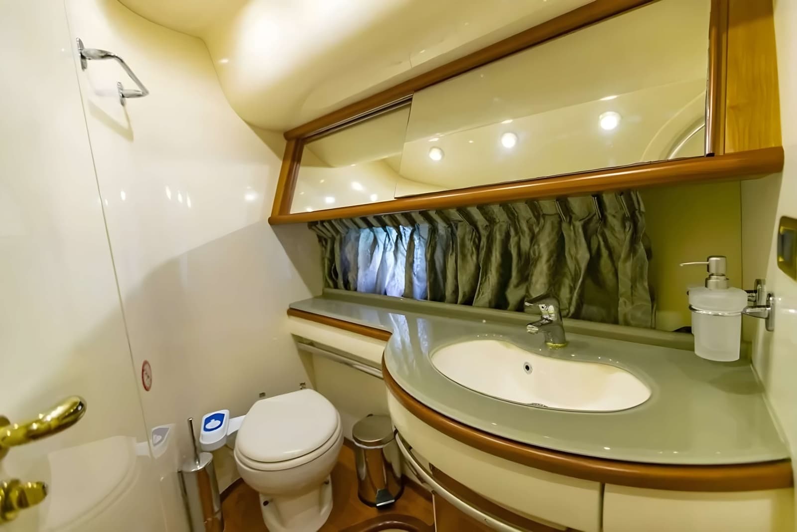 Efe 01 interior