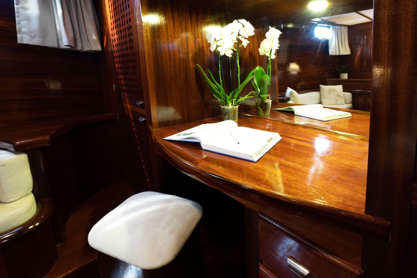 Elianora cabin