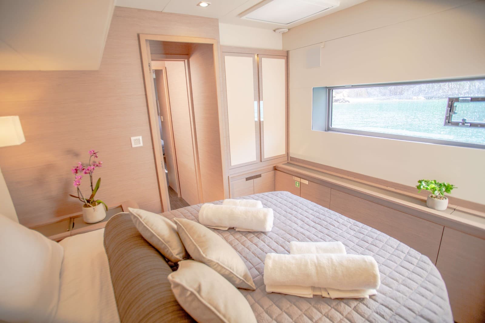 Elly interior
