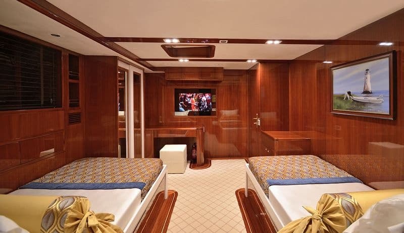 Glorious II cabin