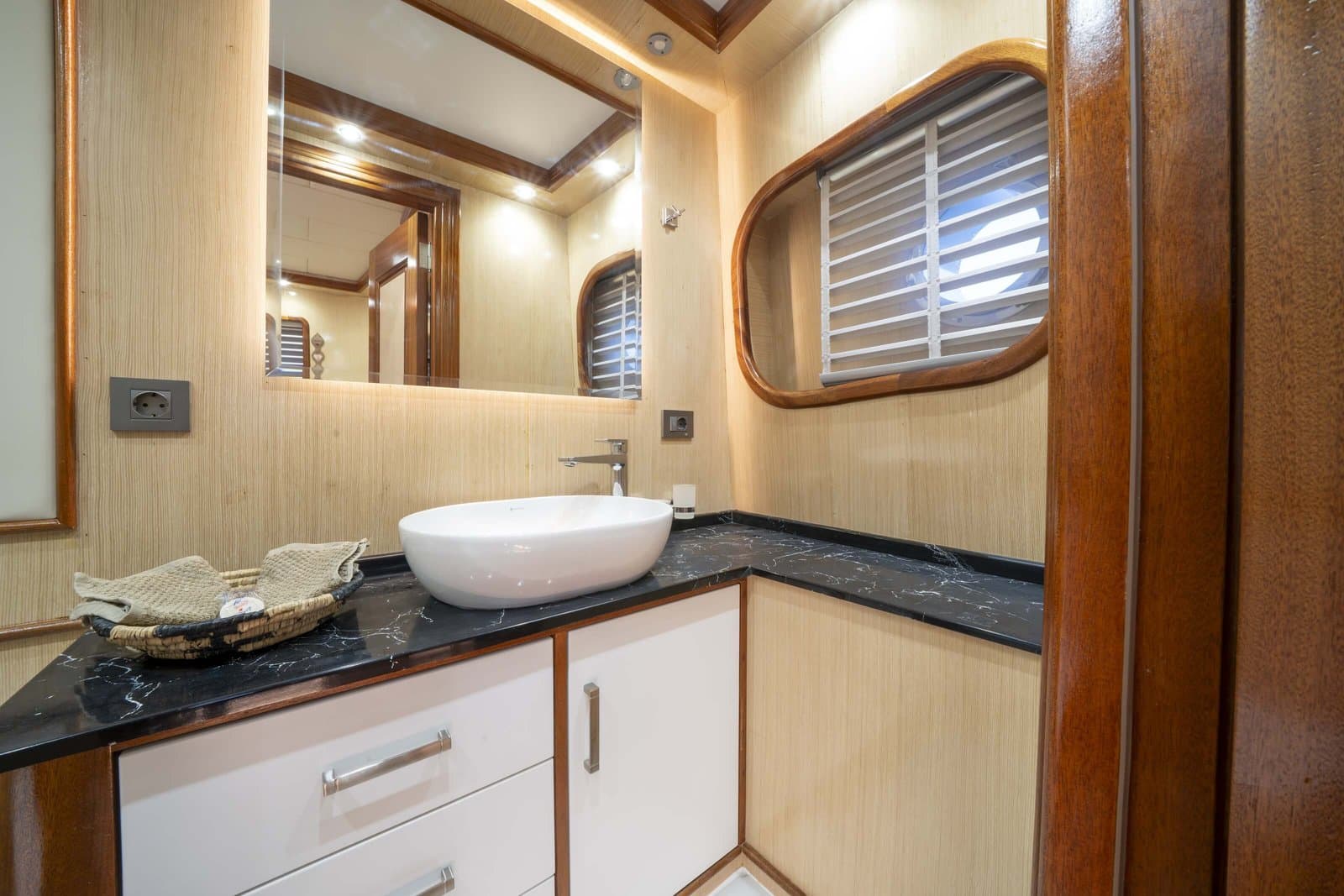 Kaan Ayaz cabin