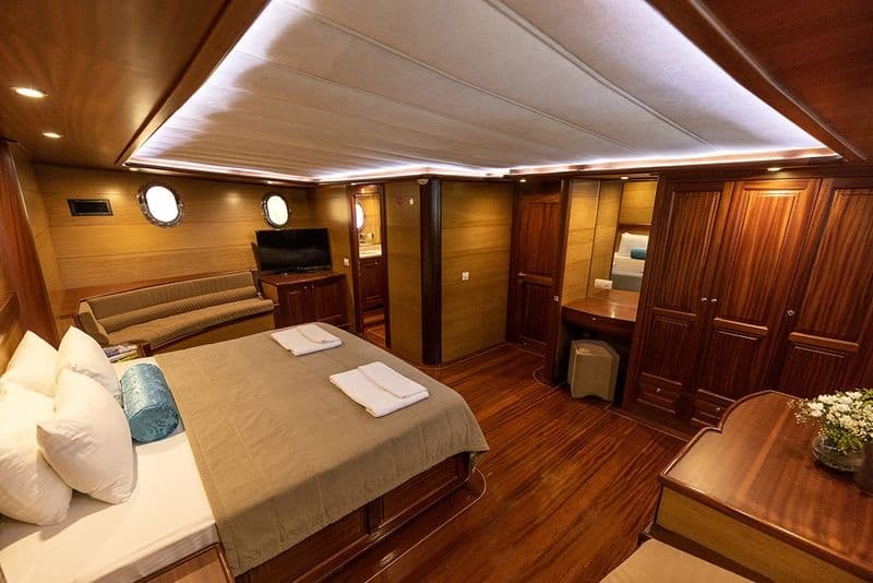 Kayhan 4 interior