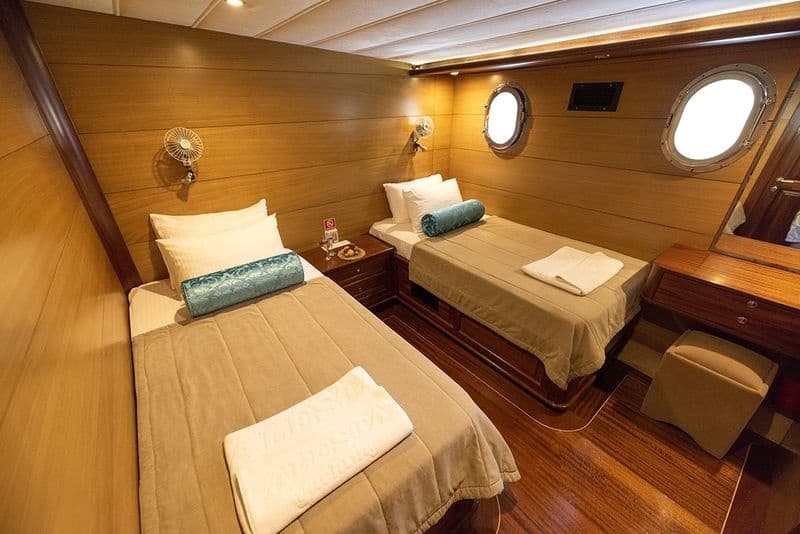 Kayhan 4 cabin