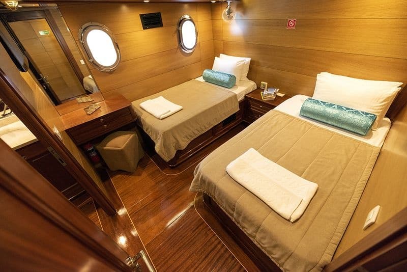 Kayhan 4 cabin