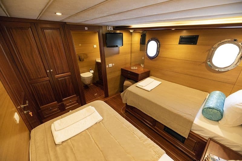 Kayhan 4 interior