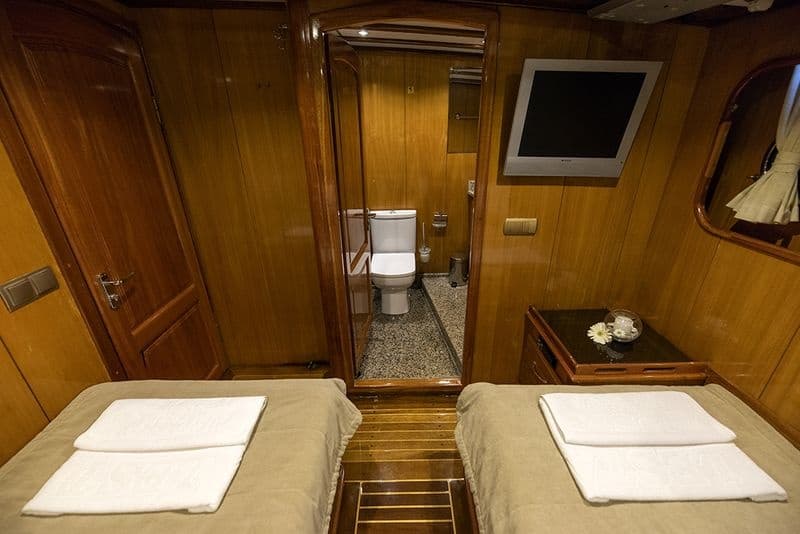 Kayhan 5 deck
