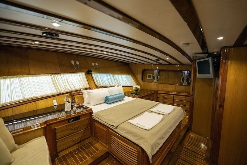 Kayhan 5 cabin