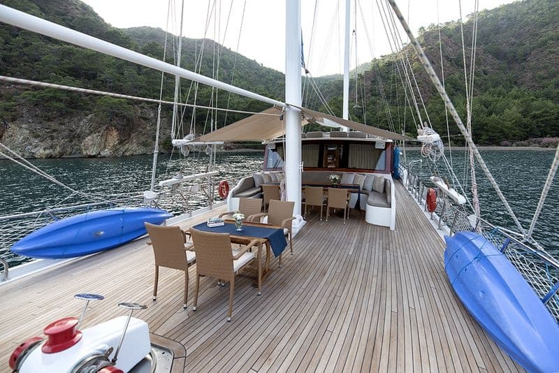 Kayhan 5 deck