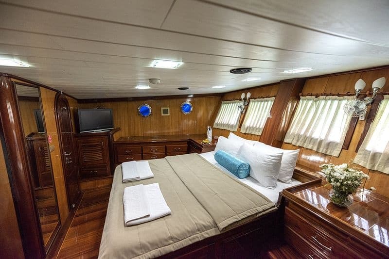 Kayhan 8 deck