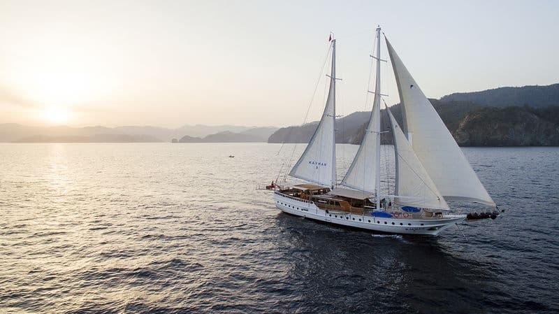 Kayhan 8 exterior