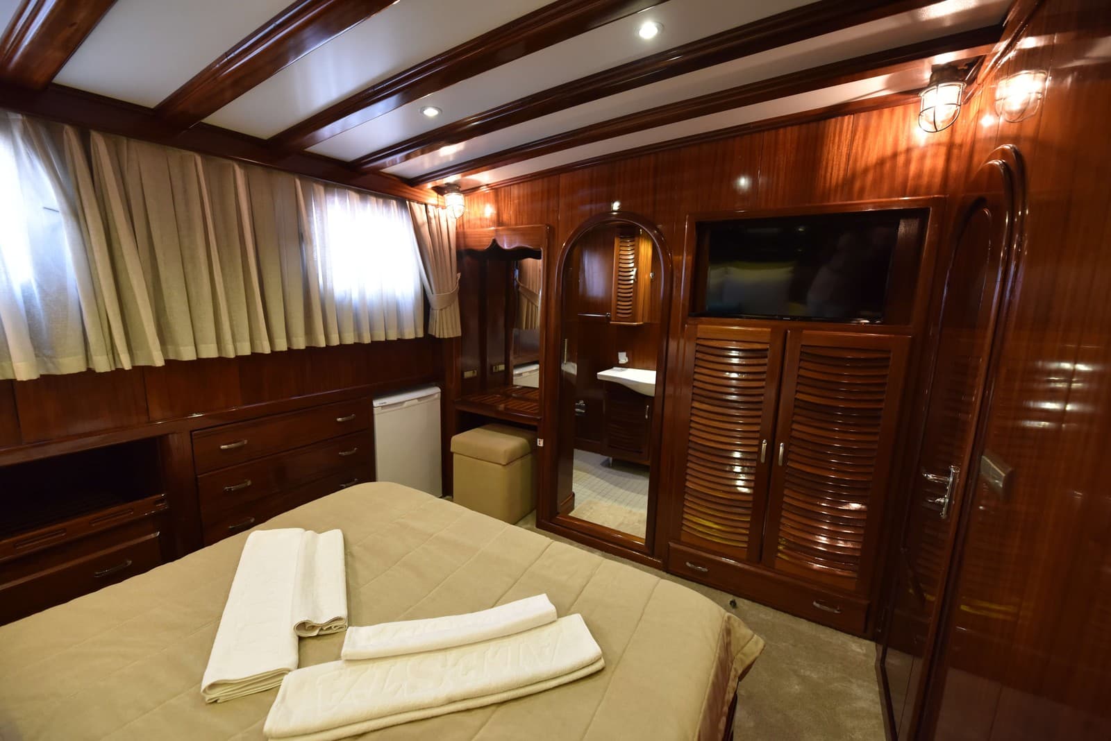 Kayhan Kaptan cabin