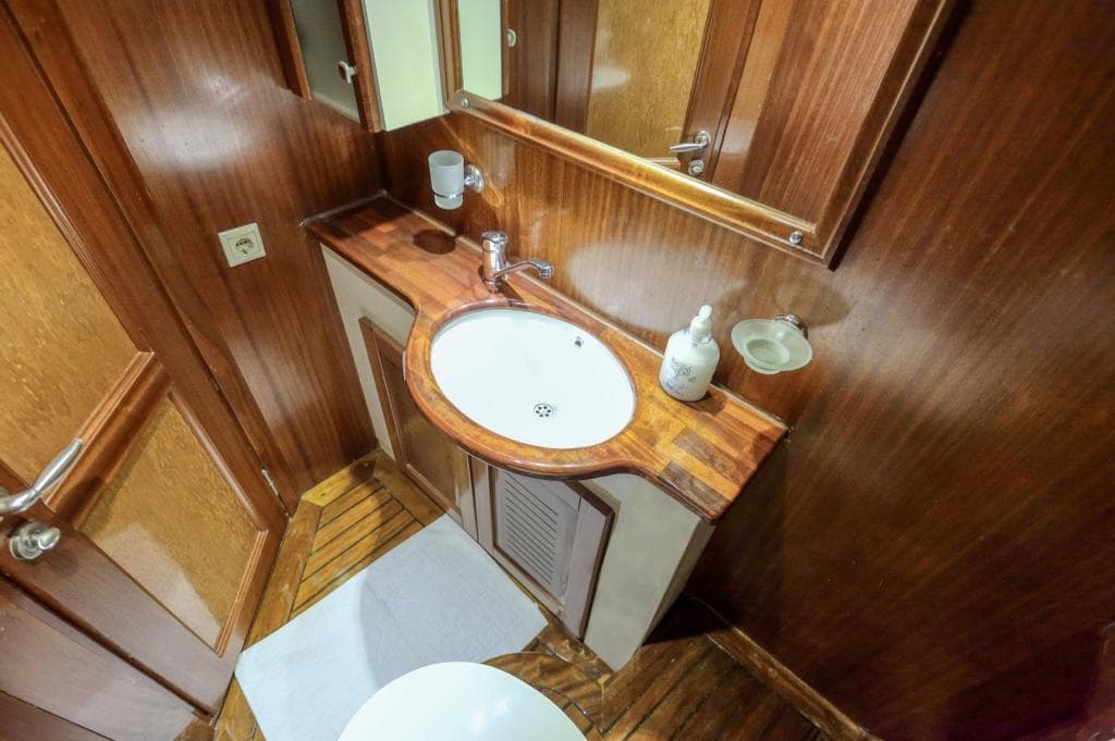 Mehmet Ayaz interior