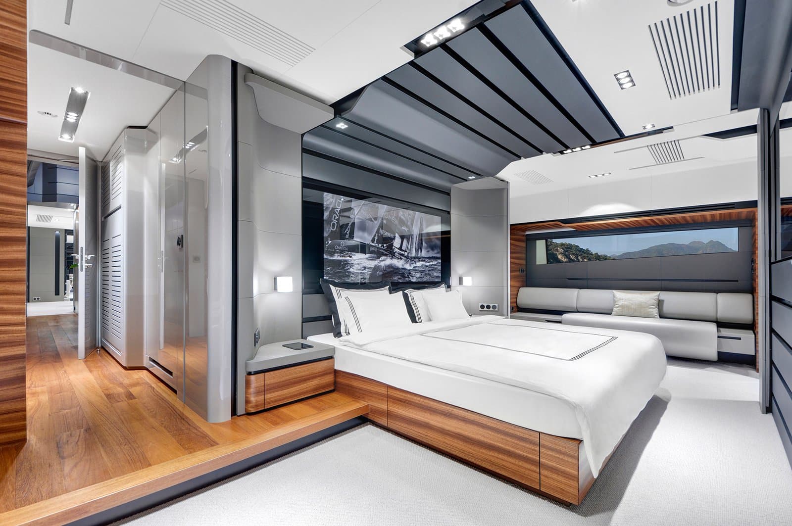 Motor Yacht Fx deck