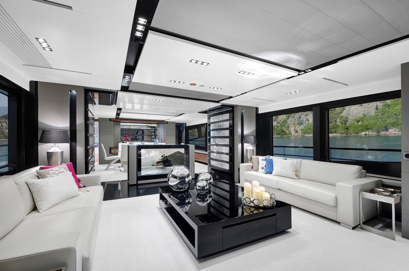Motor Yacht Fx cabin
