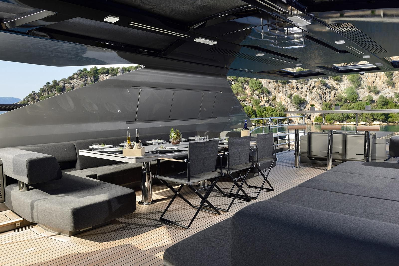 Motor Yacht Fx dining