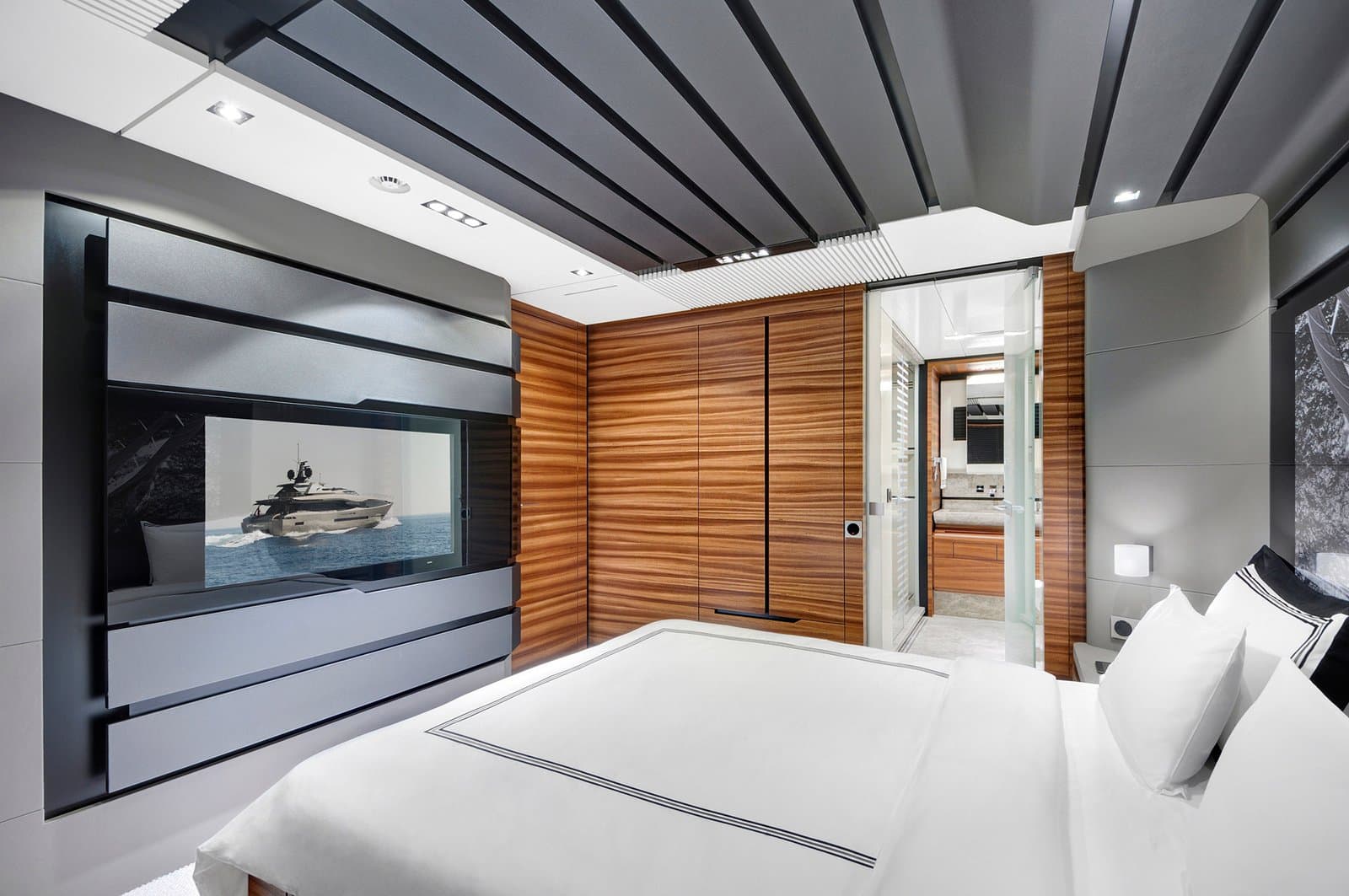 Motor Yacht Fx deck