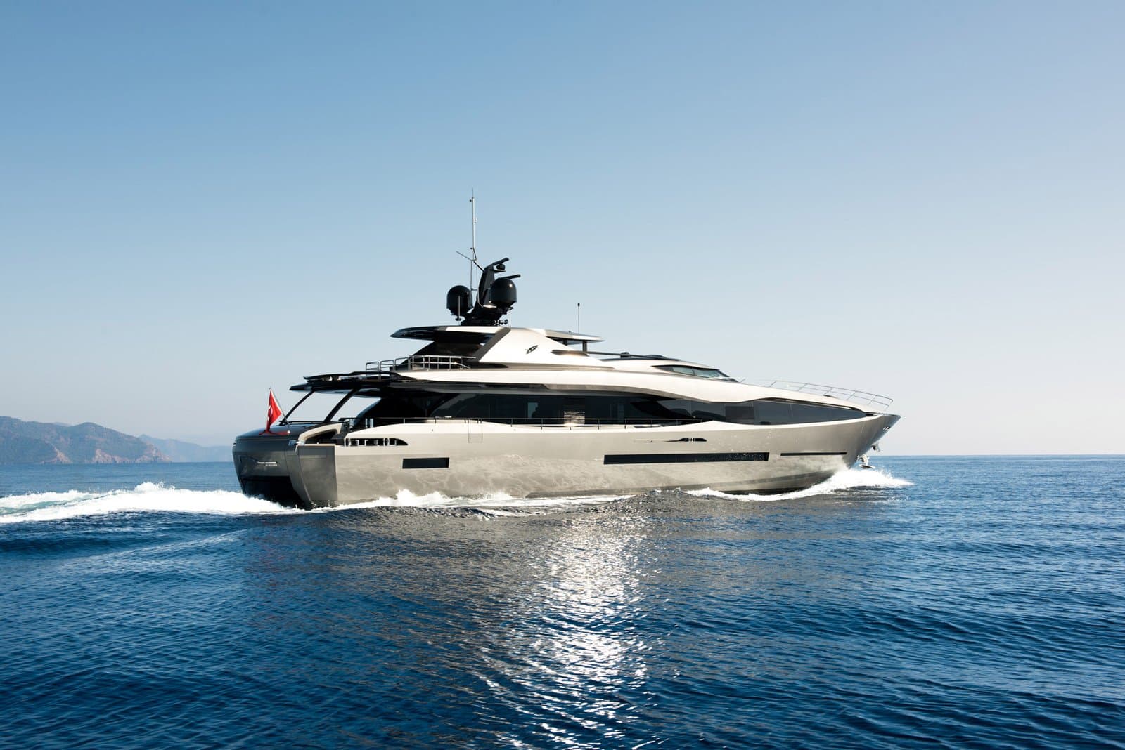 Motor Yacht Fx exterior