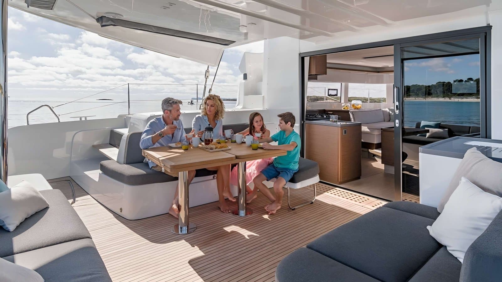 Nauti Cat cabin