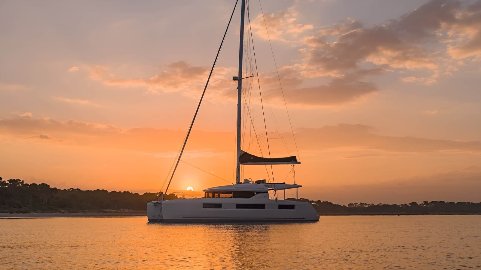 Nauti Cat exterior