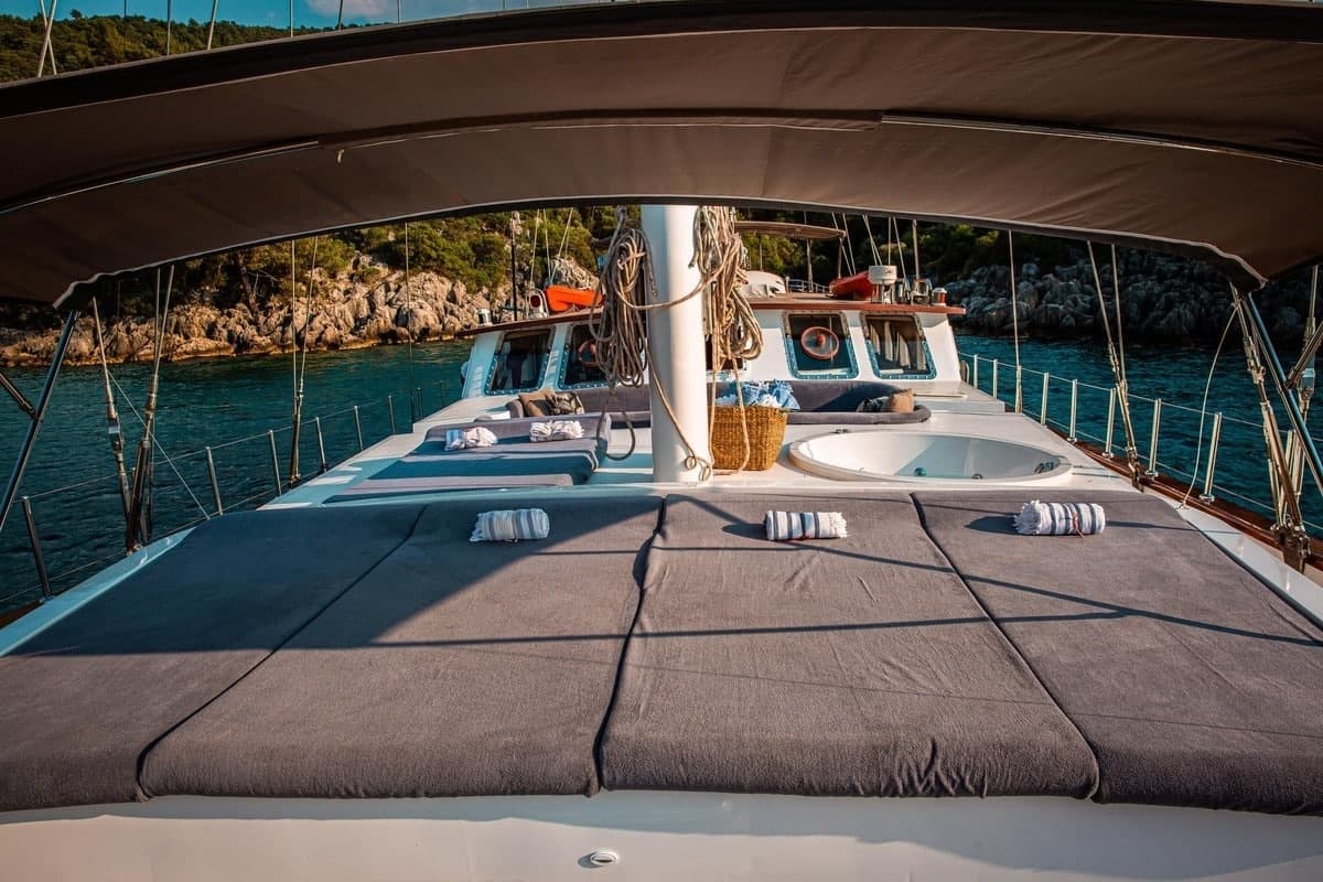 Nautilus II dining