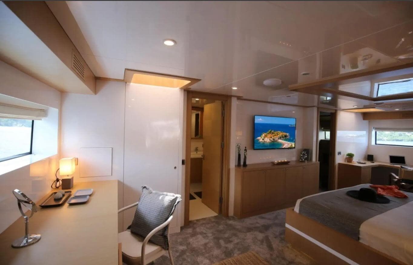 Ottawa IV interior
