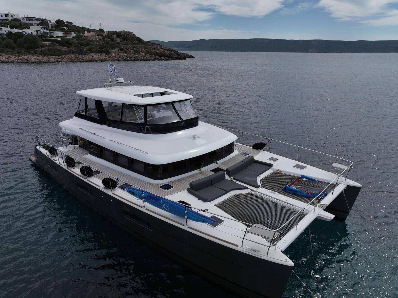 Pearly Gates Lagoon 630 exterior