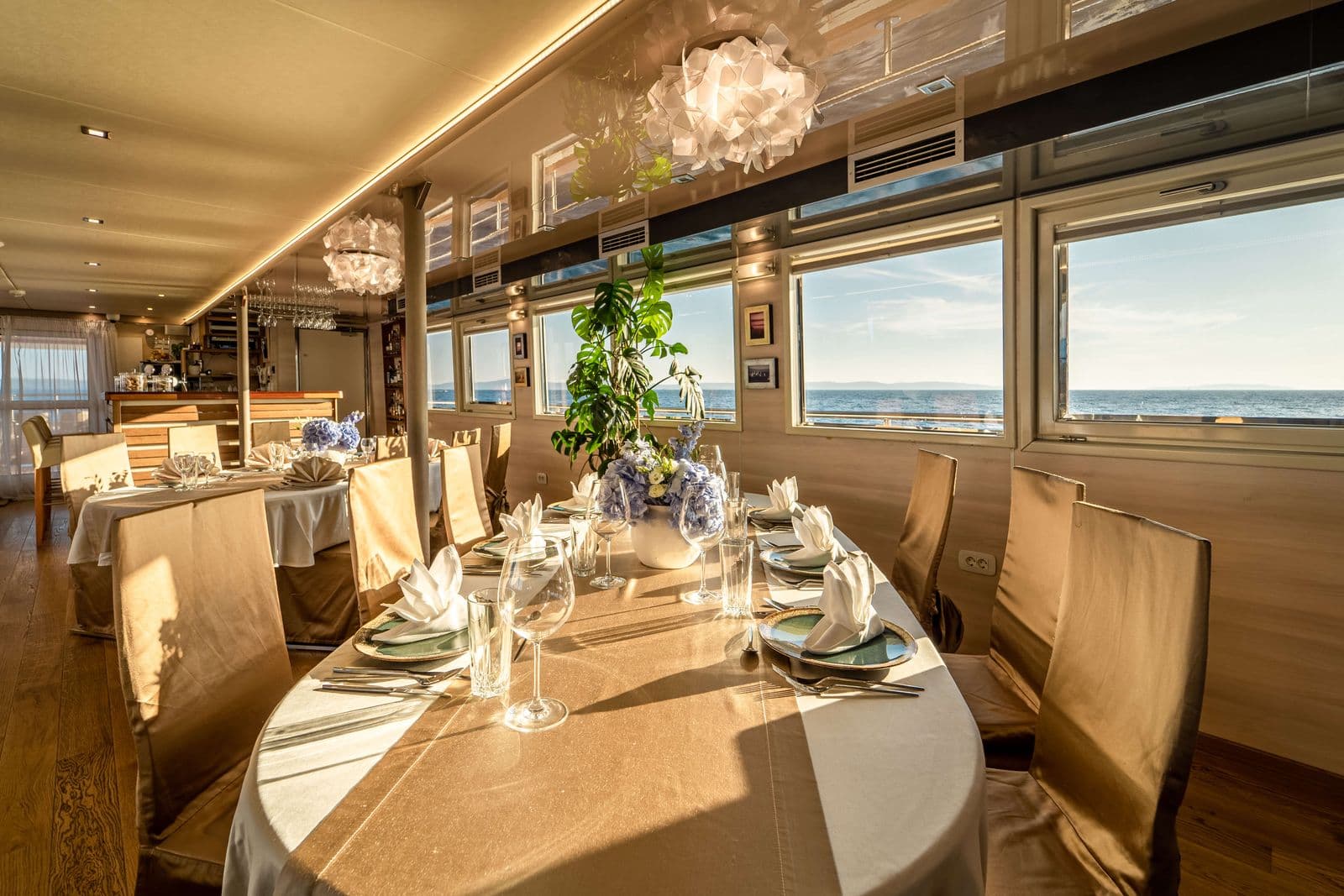 Riva dining