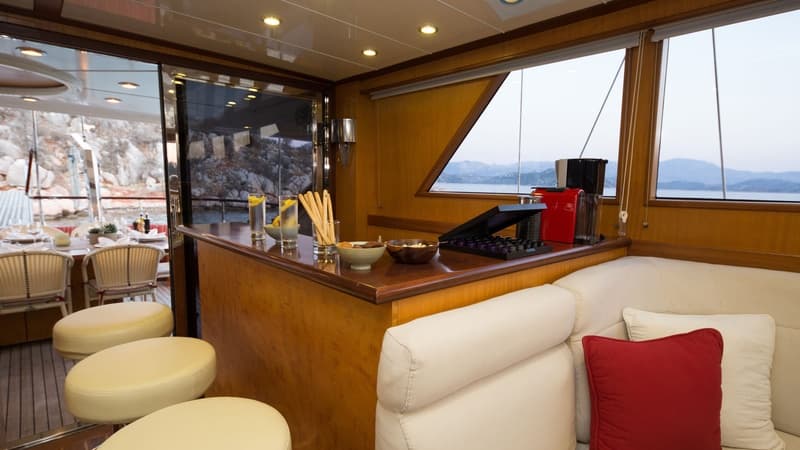 Serenity 86 dining