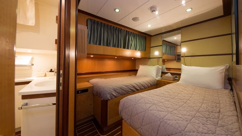 Serenity 86 interior