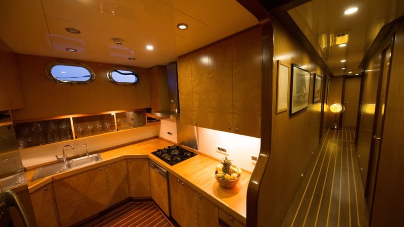 Serenity 86 cabin