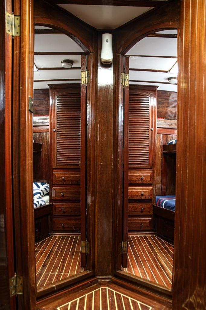 Thalasa cabin
