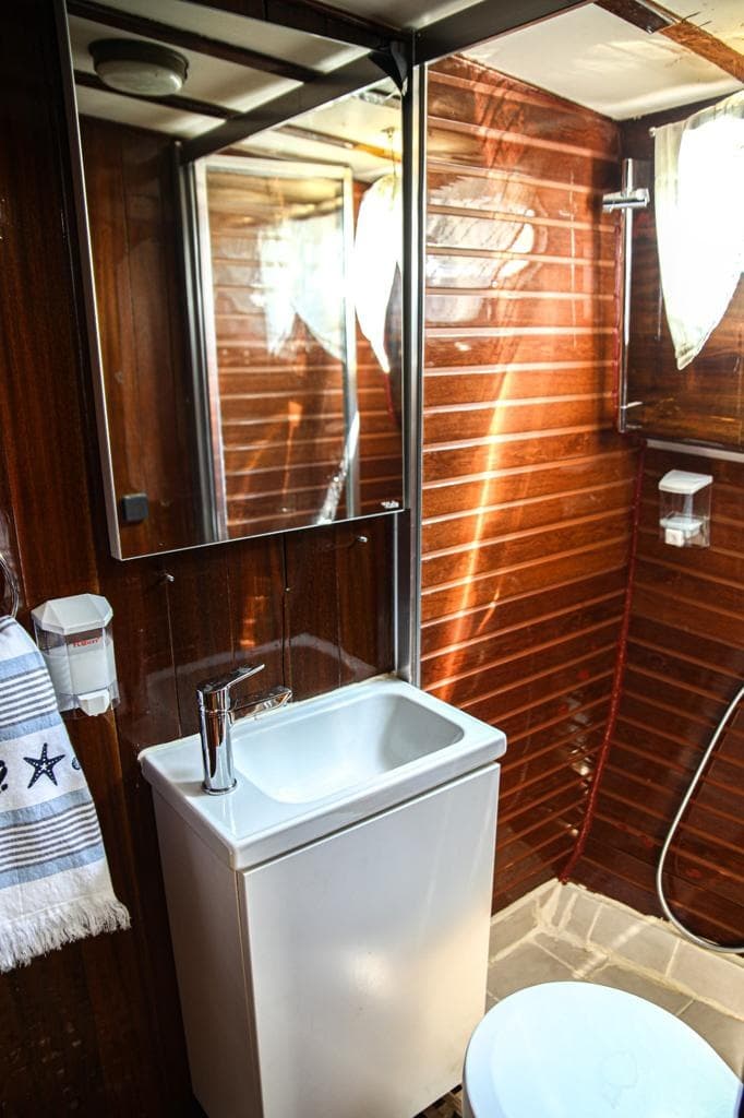 Thalasa cabin