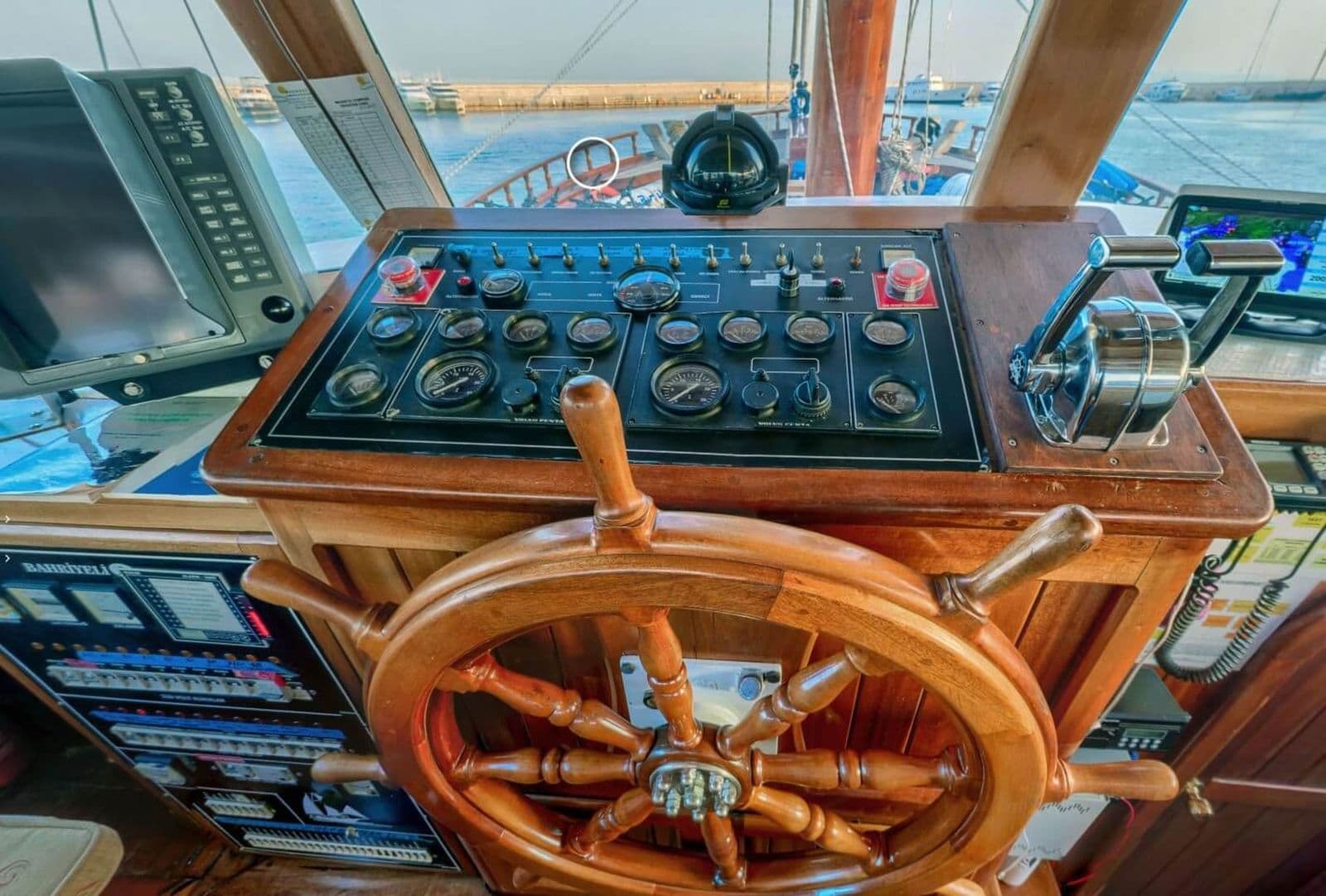 Thalassa interior