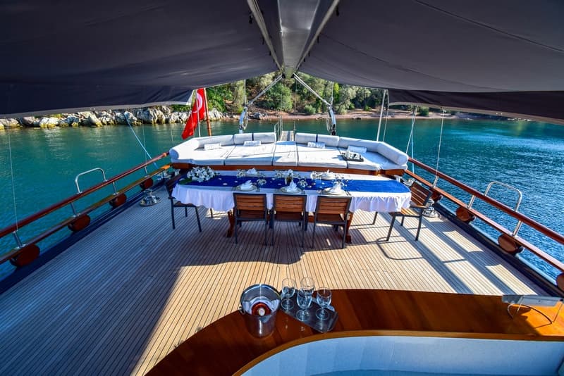 Ugur interior