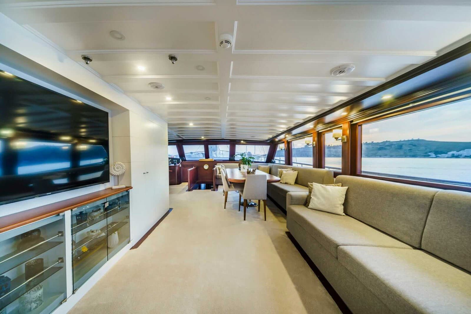 Virtuoso interior