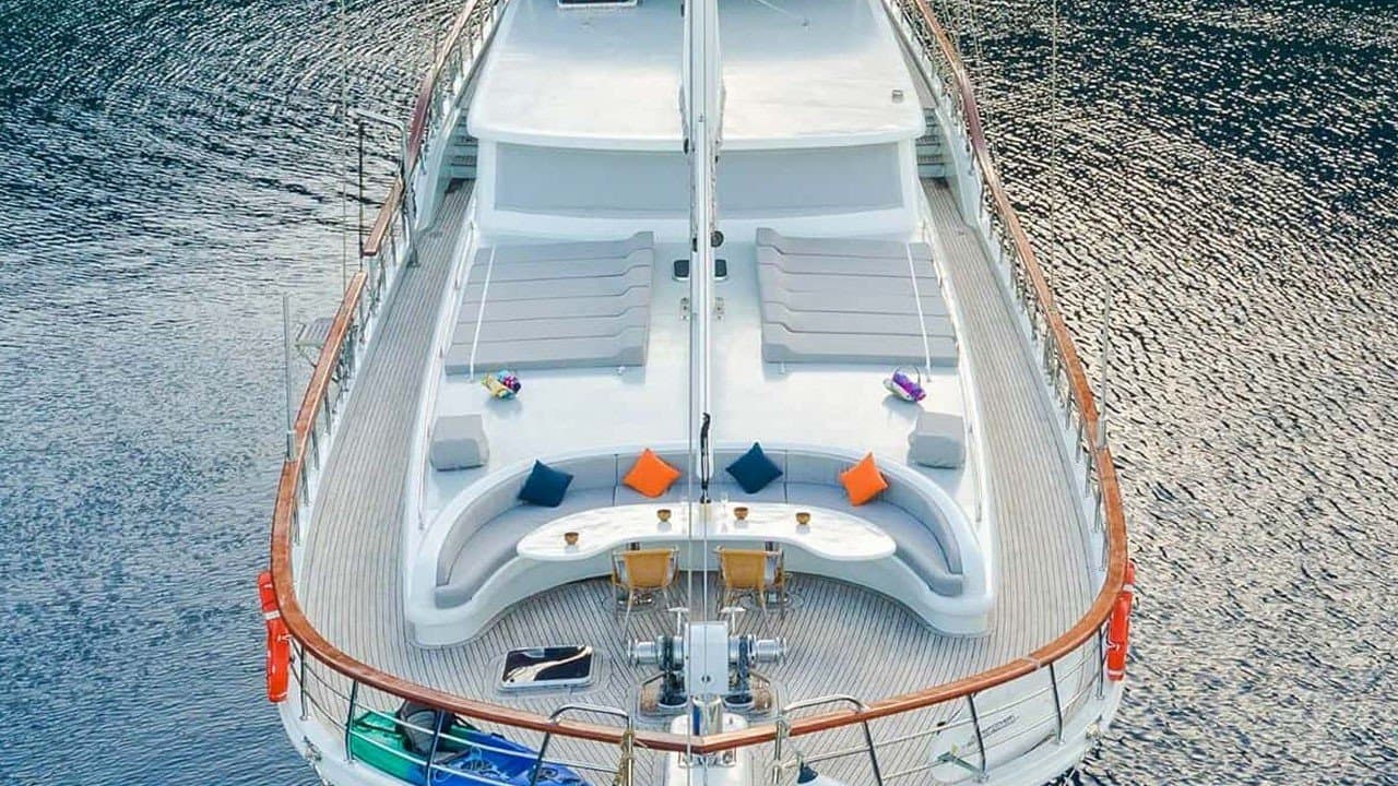 Vista Mare deck
