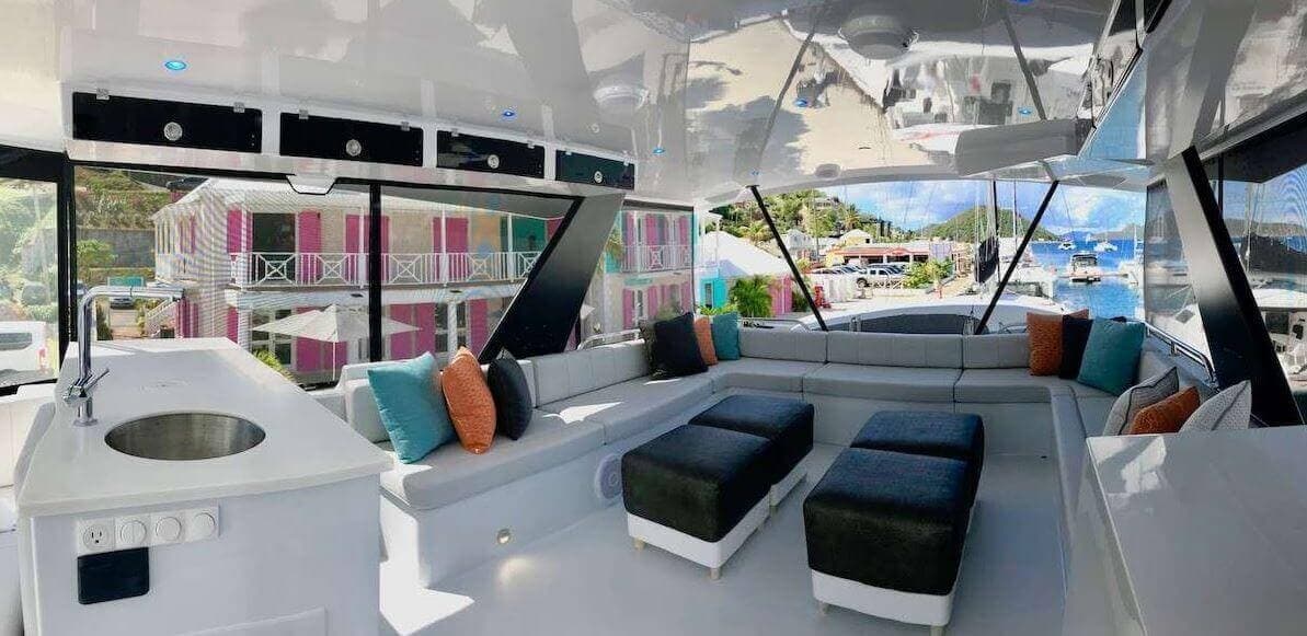 Voyage 650 Power Cat cabin